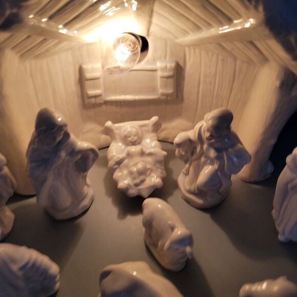 Vintage Ceramic Nativity Scene Set With Light Up Manger & Figurines Christmas - Picture 8 of 12